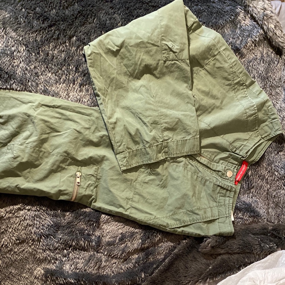 Green Gloria Vanderbilt capris